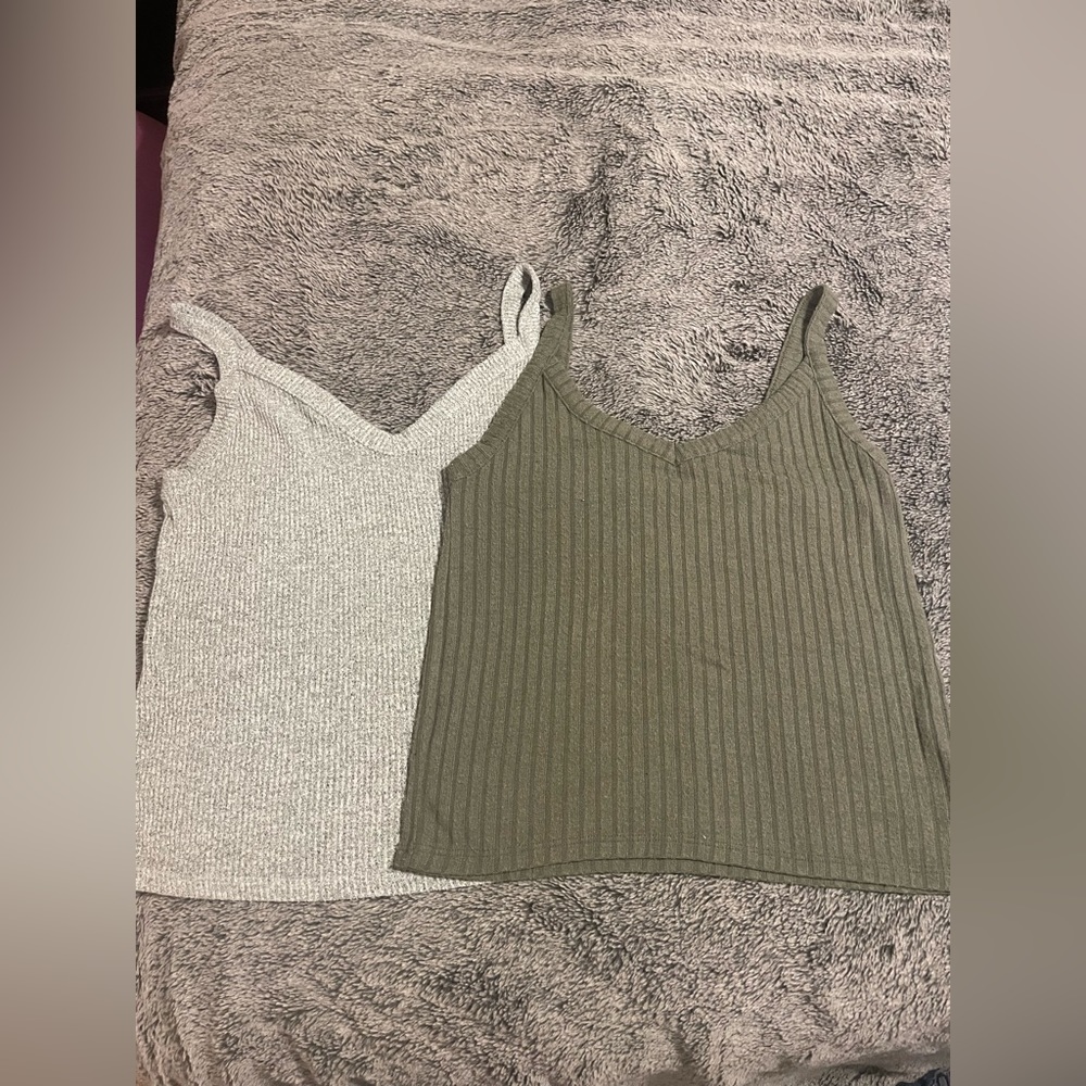 2 woman’s tank tops size large one green one gray